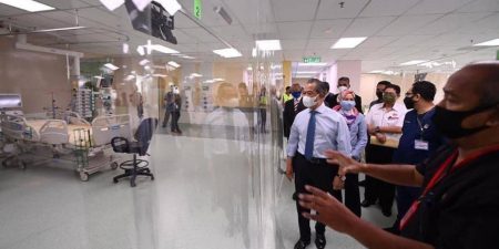 Muhyiddin Yassin touring Children's Specialist Hospital