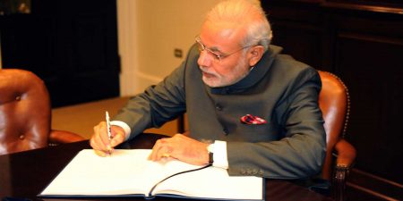Narendra Modi signing the visitors log at the White House