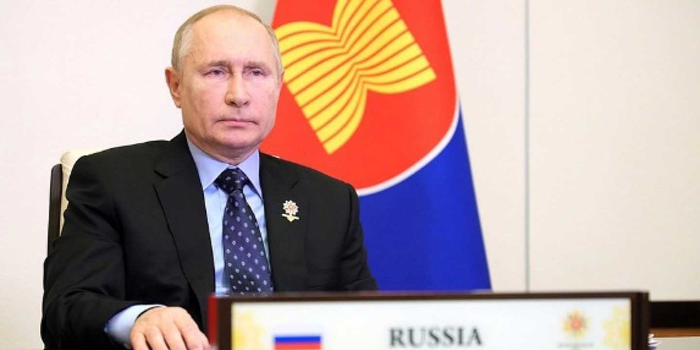 Vladimir Putin sitting a conference table