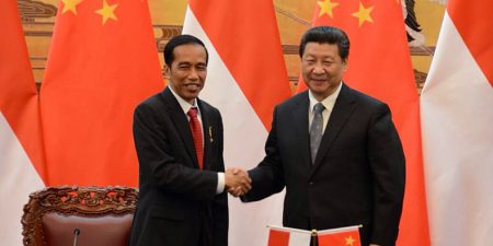Joko Widodo shaking hands with Xi Jinping