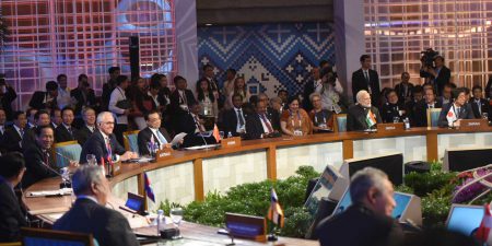 A group of world leaders at a round table during the 2017 Regional Comprehensive Economic Partnership Agreement