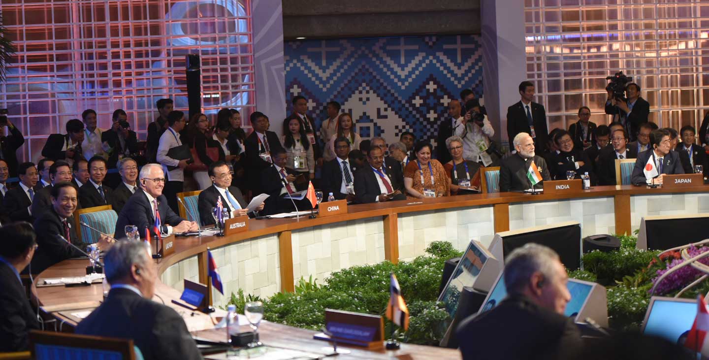 A group of world leaders at a round table during the 2017 Regional Comprehensive Economic Partnership Agreement
